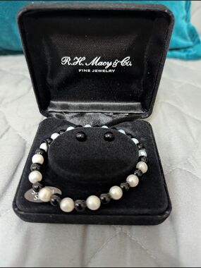 Fresh Water Pearl & Onyx Earring and Bracelet Set